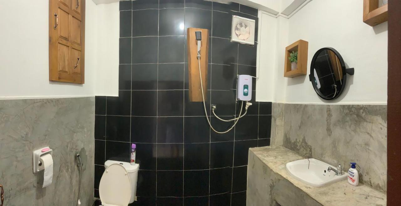 La Casa - Thakhek Pansiyon Dış mekan fotoğraf