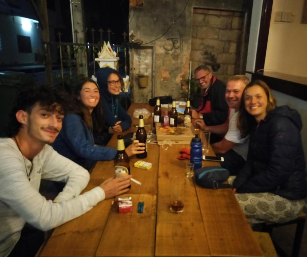 La Casa - Thakhek Pansiyon Dış mekan fotoğraf
